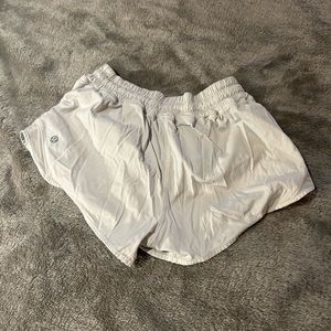 Lululemon hotty-hot short 2.5
